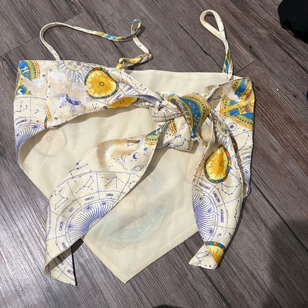Never worn back tie top - Picture 2 of 2